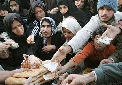 نان خریدن در ایران چند مصیبت است: ایستادن، صف کشیدن، التماس کردن، و از جان خود مایه گذاشتن