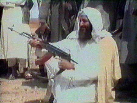 اسامه بن لادن جنایتکاری که دردامن آمریکا پرورش یافت، ده سال خاک افغانستان را به توبره کشید وهمچنان به جنایات خود ادامه می دهد.
