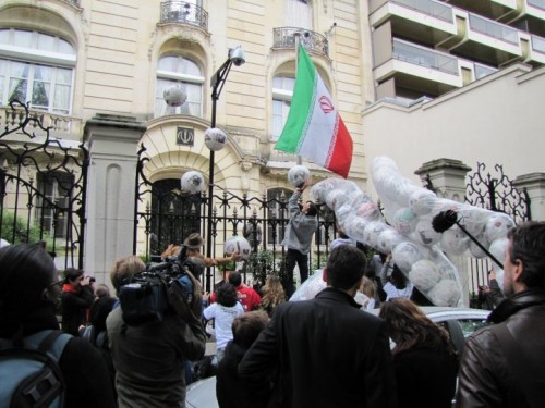 سفارت اشغال شده ایران در پاریس که اکنون جایگاهی است برای روباه و شغال های رژیم مرگبار ولی وقیح