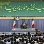 دیدار دانشجویان از فیلترگذشته، با رهبر انقلاب بر منقل نشسته، به به و چهچه گویان، و صرف افطار
