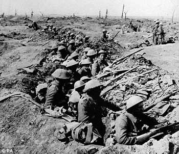 در جنگ جهانی اول، سپاه انگلیس به کمک بلژیک، لوکزامبورک و فرانسه وارد جنگ شد و با سپاه اتریش و مجارستان، ترکیه، و آلمان وارد شد.