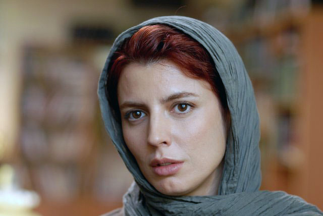 لیلا حاتمی در نقش سیمین همسر نادر به عنوان مادر از خود گذشته و همسری مهربان نقش می آفریند که زیبا و در خور تحسین است