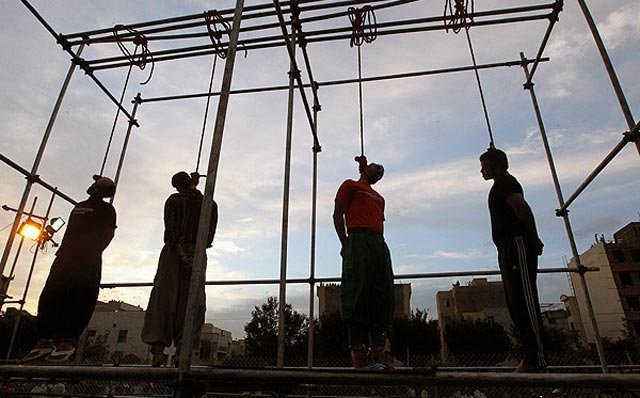کشتار بی رویه و پنهانی به اتهام قاچاق  در زندان وکیل آباد مشهد. بدون آن که در دادگاهی محاکمه شده باشند.