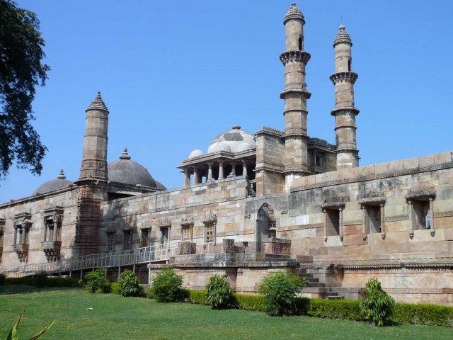 مسجد بزرگ (جامع) در چامپانر گجرات هندوستان ساخت قرن ۱۵ میلادی