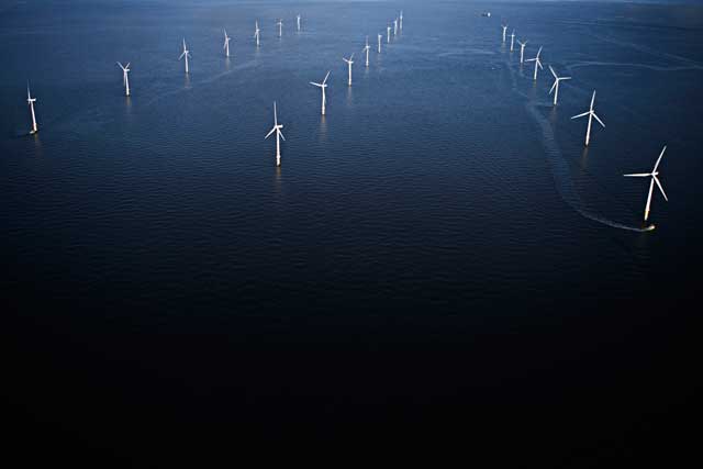 گرفتن انرژی الکتریکی از جریان باد در دریای شمال میان انگلیس و نروژ- کاری ساده، کم هزینه، و آسان