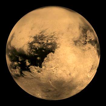 تصویر: ماه تایتان از ماه های سیاره ی کیوان، در این کره زندگی و حیات اولیه تا اندازه ای پیش بینی می شود.