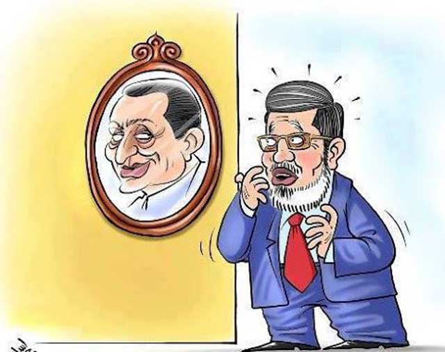 محمد مرسی تصویر دیکتاتوری خود را  در صورت مبارک در آینه می بیند. به گفته ای ، رونوشت برابر اصل است. دیکتاتوری رفت، ابر دیکتاتور دیگر آمد.