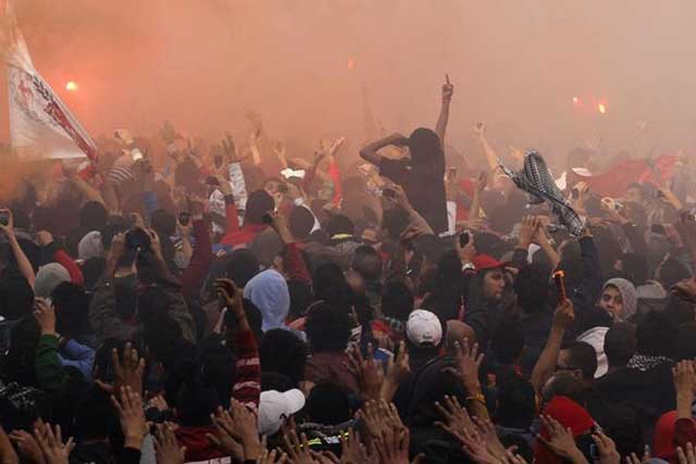 درگیری میان بینندگان فوتبال در مصر که به کشتن شماری انجامید و به دنبال آن تظاهراتی علیه حکم اعدام متهمان این فاجعه در قاهره و چند شهر دیگر پدید آمد.
