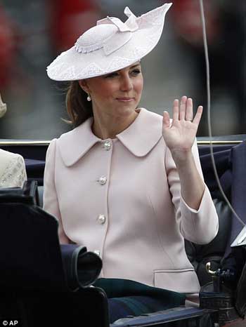 خانم کاترین میدلتون Duchess Catherine Middleton, همسر ولیلیام آماده رفتن به بیمارستان است.