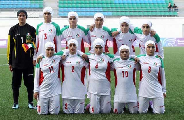 دختران محروم و معصوم ایرانی در زیر لحاف و تشکی بنام حجاب اسلامی چگونه می توانند در میدان های ورزشی از خود فعالیت نشان دهند.