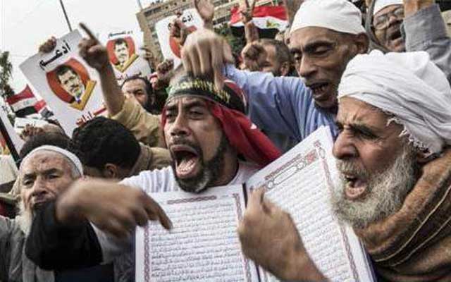 اینهم طرفداران محمد مرسی و اسلام راستین که به دنبال حکومت جهل و جنایت اخوان المسلمین اند، و اعتراض ۳۳ میلیون مردم را نادیده می گیرند.