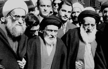 کاشانی و آخوندهای دیگر همیشه به ایران خیانت کرده اند. گروه آدم کش فداییان اسلام، و لات های تهران مانند شعبان بی مخ، از نوچه ها و کارگزاران کاشانی بودند.