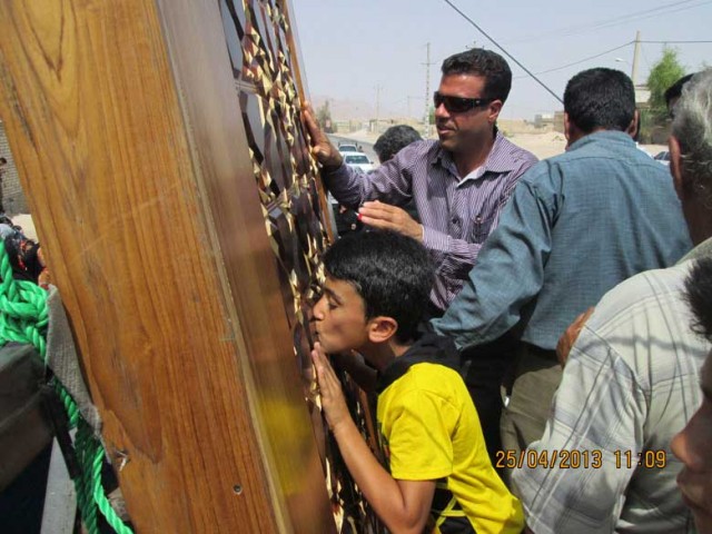 اما امروز.... امروز ما زار زار برای درب مرقد عربی نا شناس پس از 14 سده گریه می کنیم.