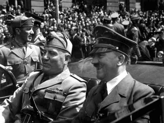 موسولینی و هیتلر هر دو دیدگاه های فاشیستی داشتند و نظام هایی توتالیتر تشکیل دادند که جز مصیبت و نکبت برای مردمان جهان، ارمغانی نداشت.  سیروس پارسا