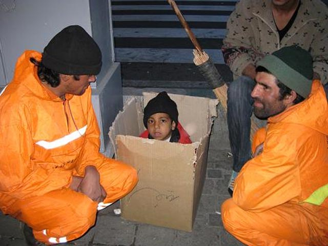 کودکان بسیاری در  ایران تنها و فقیر....