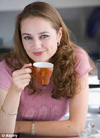 نوشیدن مدام قهوه و چای ٰعادت می آورد که زیان آن برای بدن نهفته ولی زیاد است. زیرا بر رای کار اعضاء بدن اثر می کغارد و سلسله اعصاب را نیز مختل می سازد. 