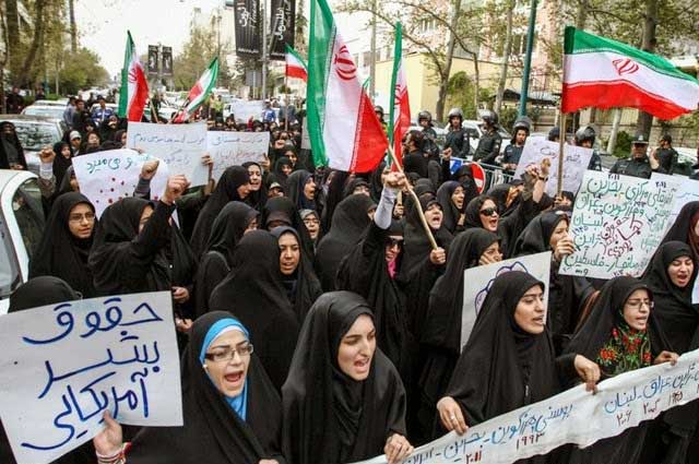 زنان، از اسلام و این رژیم بزرگترین سیلی را خورده و می خورند ولی با این وجود  بزرگترین حامیان این رژیم آدمخوار و دشمن آزادی و سربلندی ایرانند.