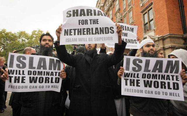 این موجودات ترسناک، خواهان برقراری شریعت اسلامی در هلند هستند! آیا نباید ایشان را به کشورهای شان دیپورت کرد؟