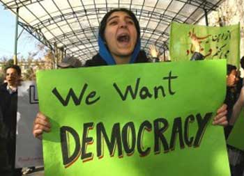 دموکراسی و آزادی حق مردم و خواست مردم ایران است. این فریادی است که از گلوی هر ایرانی خردمند بیرون خواهد آمد.