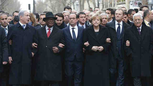 شمار زیادی از رهبران جهان برای پشتبانی و همدردی با ملت فرانسه به پاریس آمدند و در تظاهرات و راهپیمایی همگانی شرکت جستند.