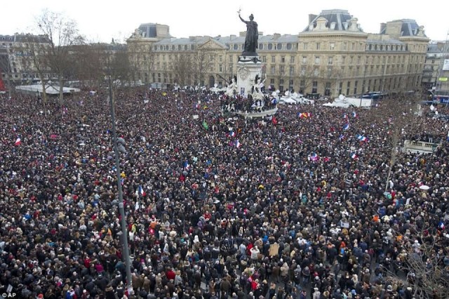 اعتراض و به پا خاستن نزدیک به ۵ میلیون در پاریس  بیانگر اتحاد، همبستگی، و میهن پرستی این ملت بزرگ و موجب سرمشق و پندآموزی مردم تکرو  ایران است.