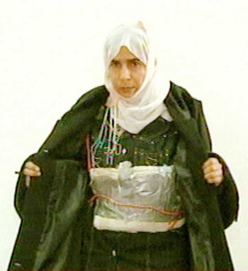 ساجده الرشادی Sajida al-Rishawi، زن بمب گذاری که در انفجار بمب در یکی از هتل های اردن نا کام ماند و اکنون در انتظار مرگ به سر می برد . داعش می خواست با آزاد شدن این تروریس پیر از کشتن دومین گروگان ژاپونی و خلبان جوان اردنی خود داری کند.