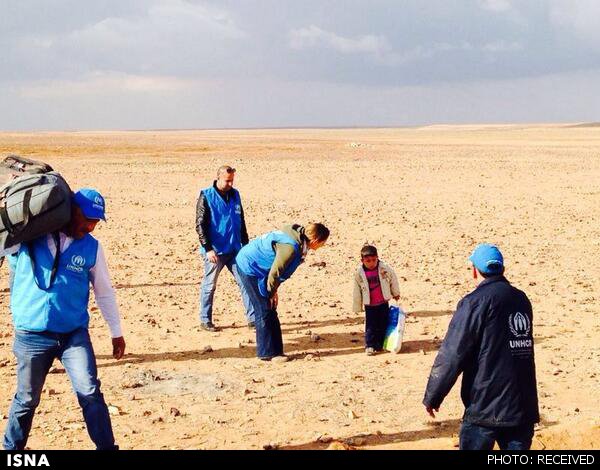 فرتور یک کودک سوری را نشان می دهد که چندید کیلومتر پیاده روی کرده است تا به مرز اردن برسد! براستی سیاستهای اشتباه قدرتهای جهانی و منطقه ای چه بر روزگار مردم سوریه آورد؟