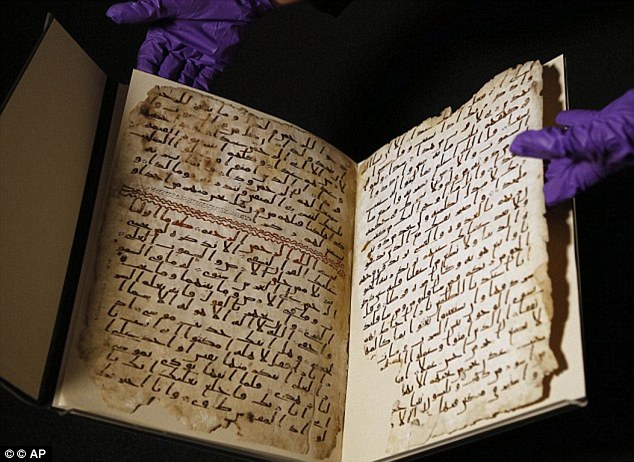 برگهایی از قرآن که کارشناسان دانشگاه آکسفورد با پژوهش بر روی کربنی که در نوشتن آن به کار رفته، آنرا قدیمی ترین قرآنی می دانند که بر روی پوست نوشته شده (پیش از زمان پیامبر اسلام)