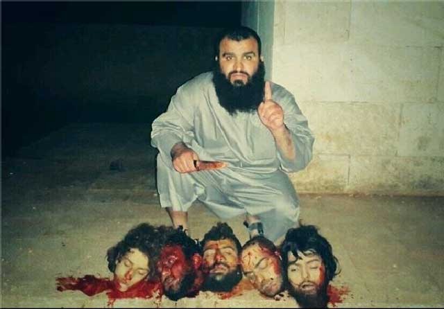 این همان امام زمان خیالی شیعیان جهان است که در عراق ظهور کرده و دسته دسته مردم را به  قتل می رساند.  