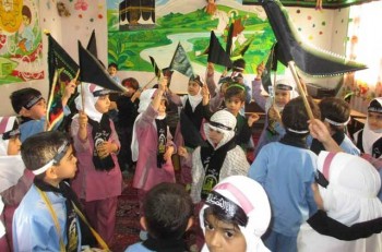 تلاش و کوشش آخوندها همیشه این بوده که به کودکان شستشوی مغزی و آموزش داده شود که بتوانند در جامعه جنایت های بزرگی به خواسته آنان انجام دهند. همیشه آخوندها تعدادی کودک و نوجوان معصوم و ناآگاه را در زیر بال و پر خود پرورش داده اند. داعش عراق نیز کودکان را چنان آموزش داه که دست به هر جنایتی می زنند.