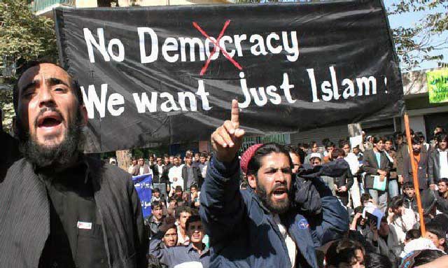اینه‍ا راست می گویند و حرف دلشان را می زنند. زیرا اسلام با آزادی و دموکراسی منافات دارد و کشورهای اسلامی اسیر تفاله های اسلامند.