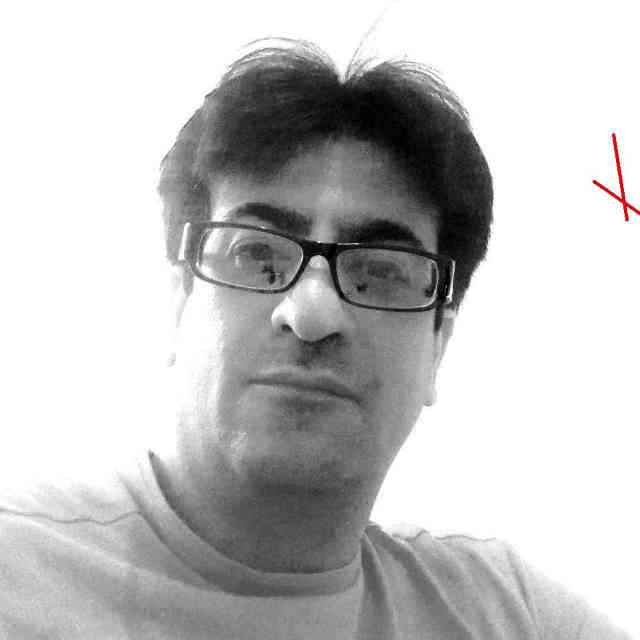 یاشار پارسا - گمنامیان - یک چهره شناخته شده و محترم میان وبلاگ نویسان و کنشگران سیاسی و حقوق بشر ایران است. برای آشنایی با او به وبلاگ گمنامیان مراجعه کنید.