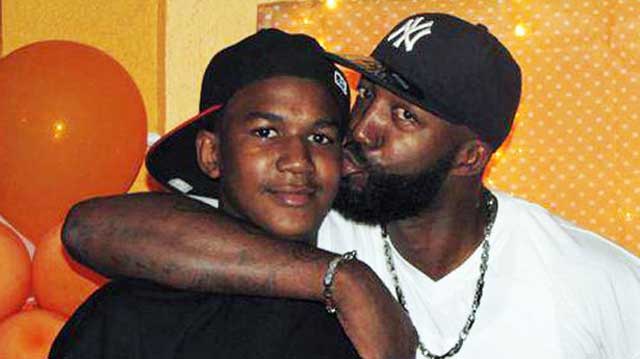 ترأی ون مارتین Trayvon Martin، نوجوان سیاهپوست که بدون داشتن هرگونه اسلحه ای، مورد سوء ظن جرج زیمرمن شبگرد نگهبان منطقه ای از فلوریدا قرار می گیرد و با شلیک گلوله وی کشته می شود.