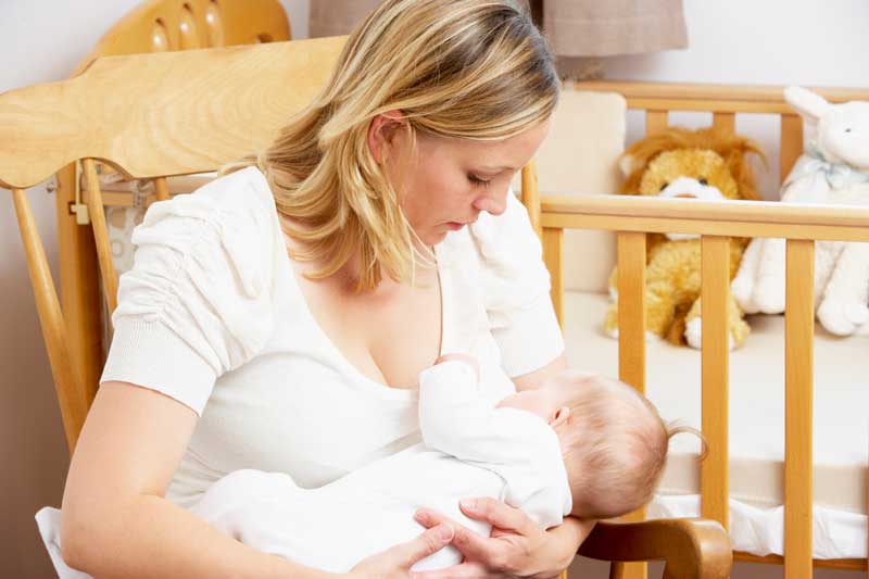 شیردهی به نوزادان برای یک دوره شش ماهه یا بیشتر، خطر ابتلا به سرطان سینه در زنان را کاهش داده و این بیماری را ده سال عقب می اندازد. سیروس پارسا