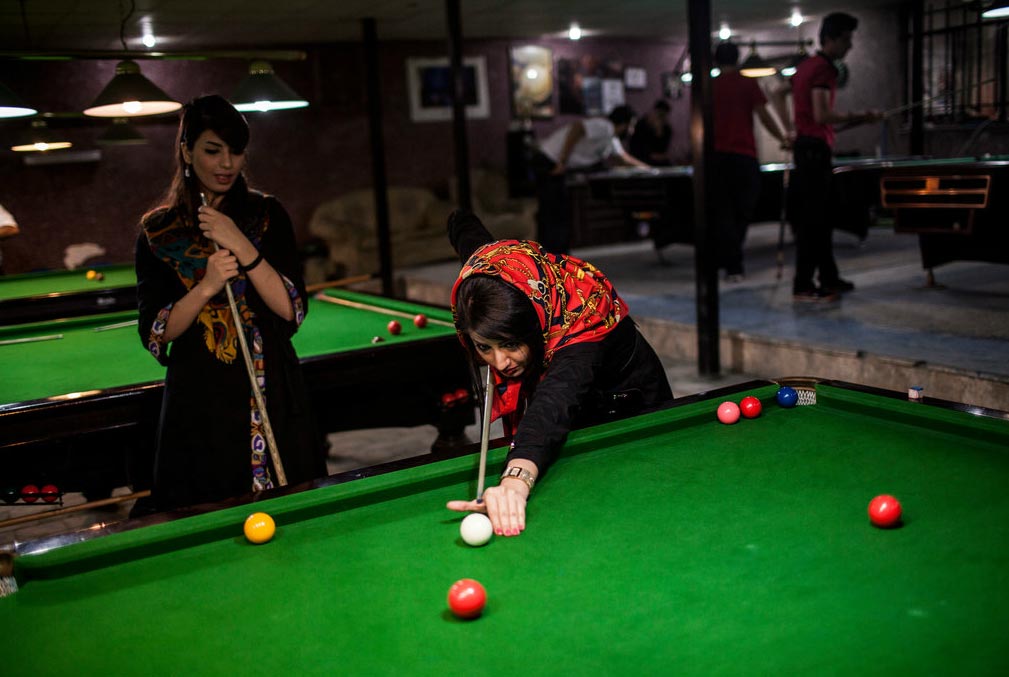 two-iranian-girls-playing-pool.jpg