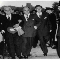 Dr-Mohammad-Mossadegh-in-his-way-to-court